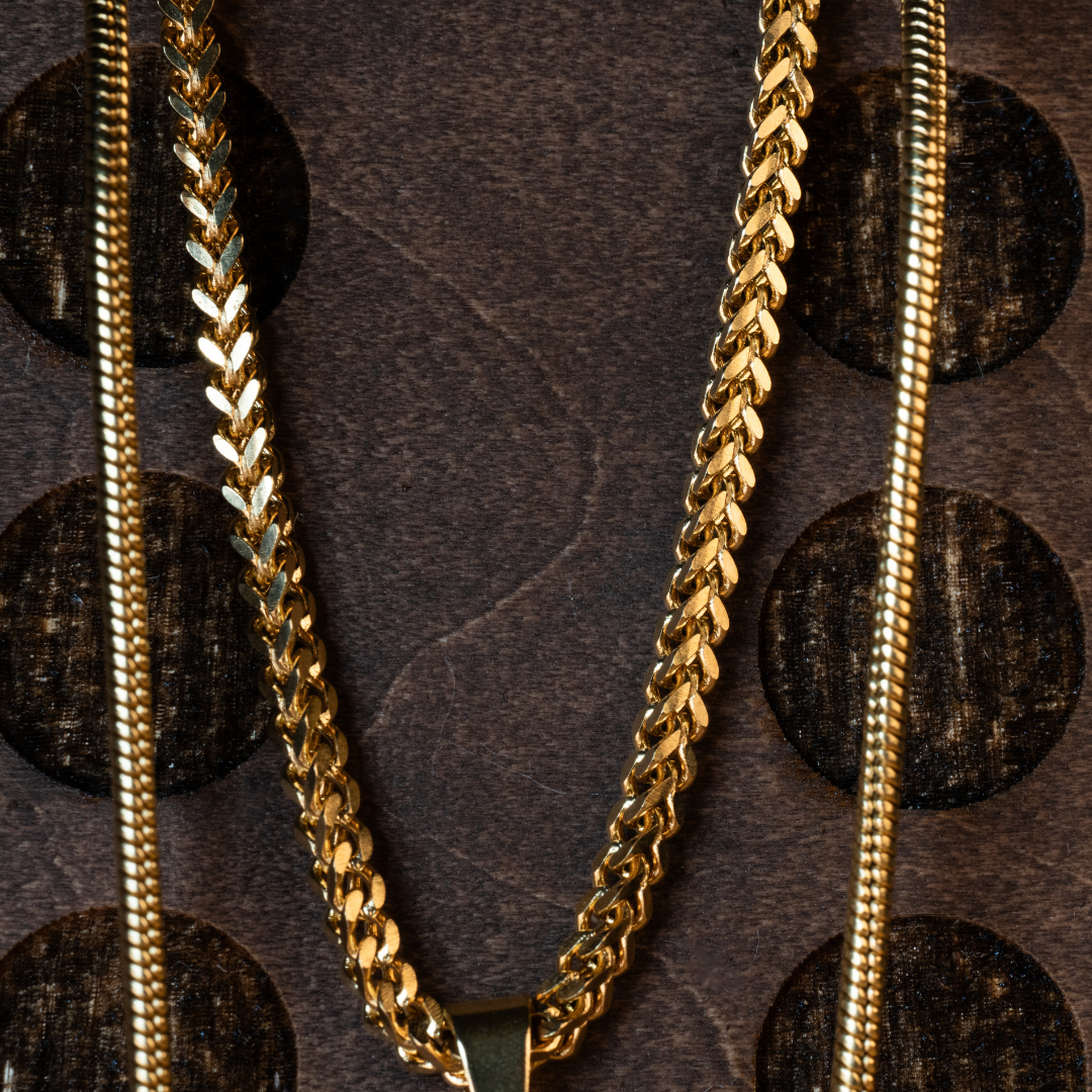 DOMINO & BANDERA NECKLACE